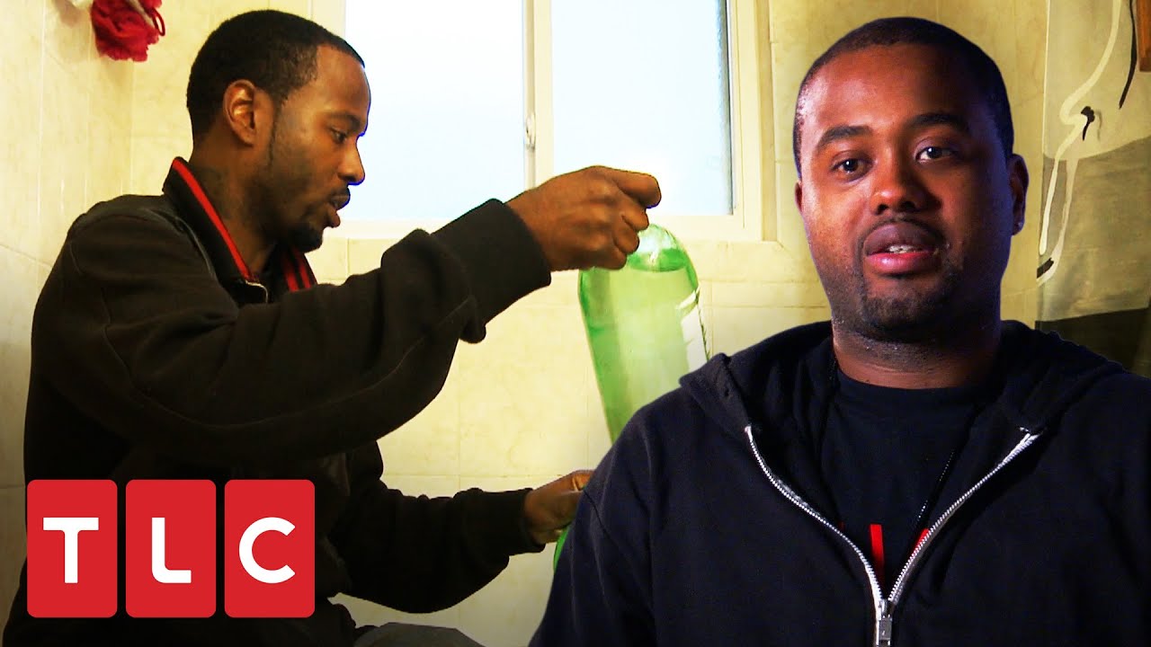 Homem lava roupa na academia de gin&aacute;stica para economizar | Muquiranas | TLC Brasil