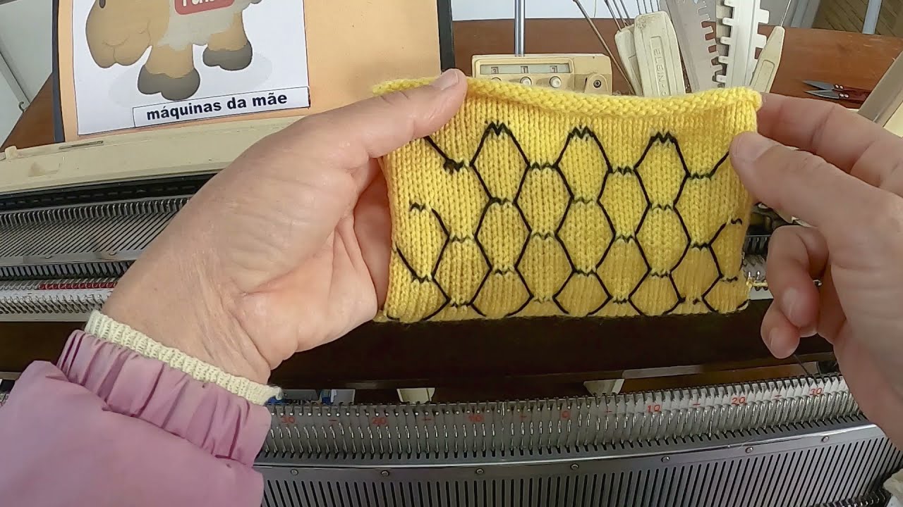 favo de abelha em máquina de tricô
