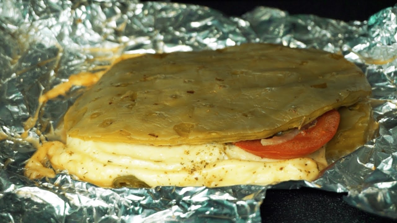 NOPAL EMPAPELADO RELLENO DE QUESO 🇲🇽receta de cómo hacer nopales  rellenos asados🇲🇽 comida mexicana