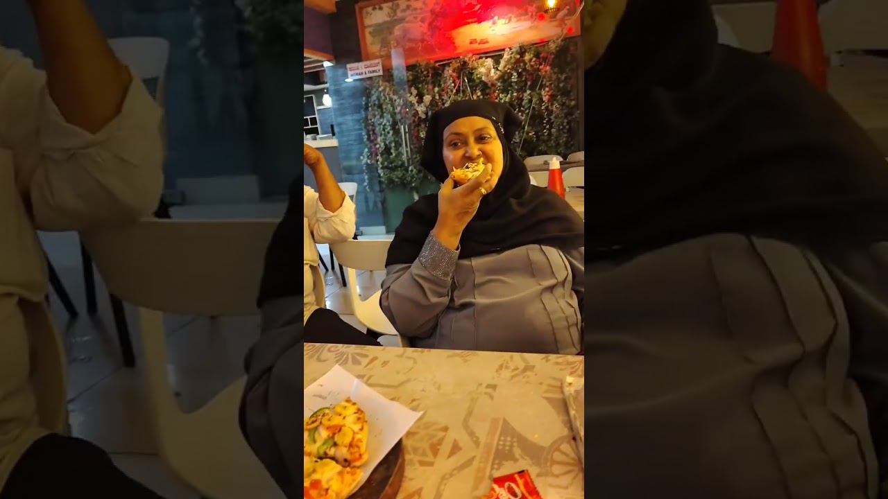 Mummy Daddy aye kapade shopping ke sath pizza&lassy enjoy kiye#Short Blog#subscribe 