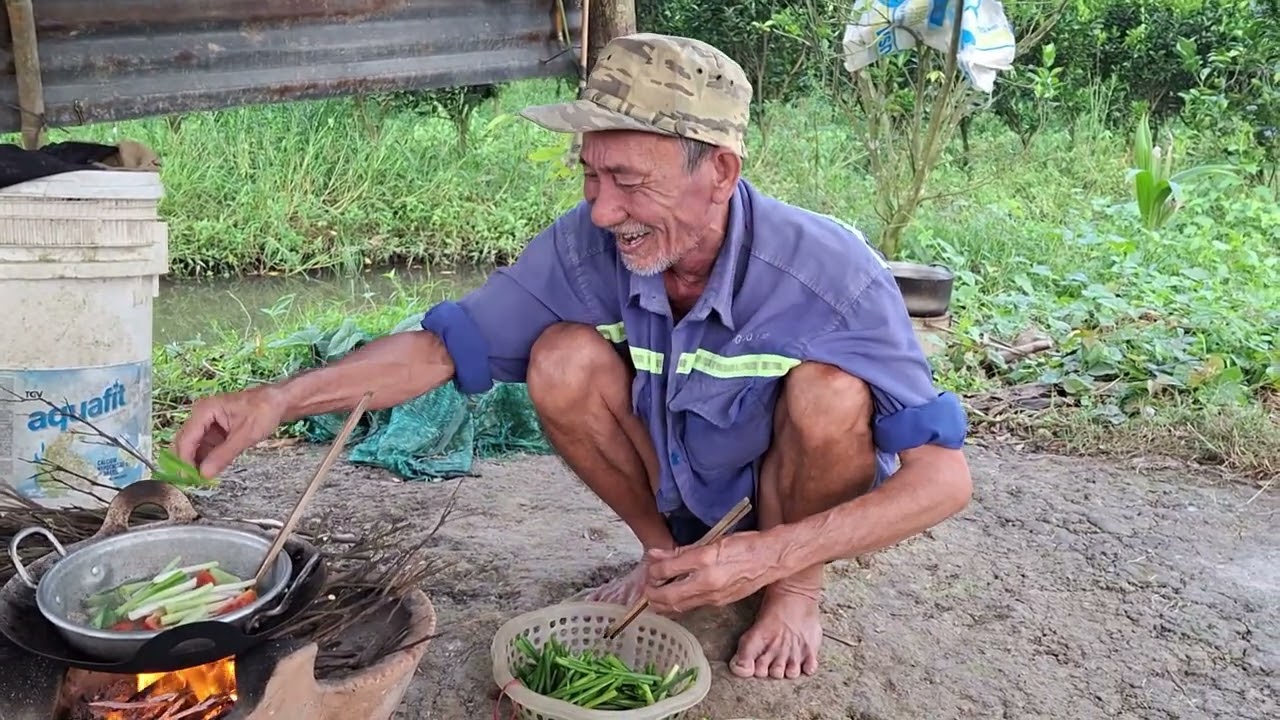 con nhái là món ăn siêu ngon ở đồng quê.🐸