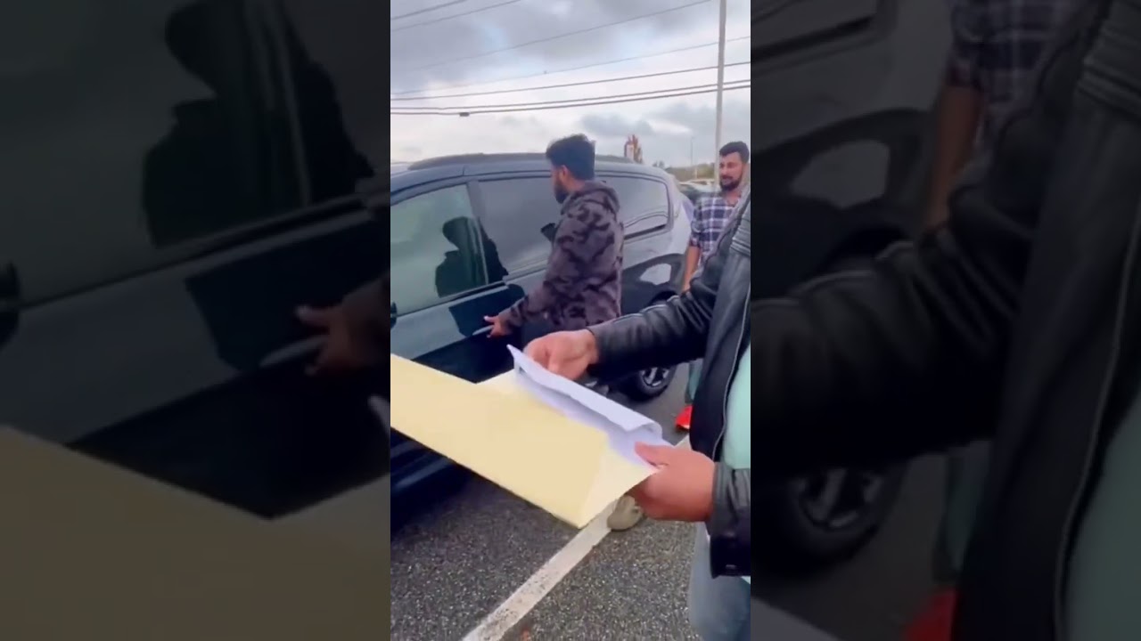 Gari le li #urdu #youtubeshorts #buyingnewcar #newcar