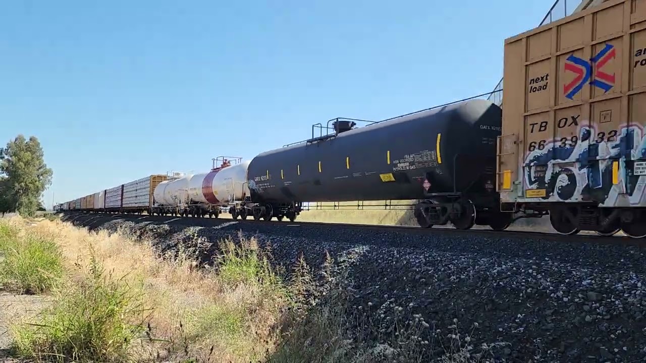 BNSF 7486 leads a manifest with BNSF 5714 in Plumas Lake, CA