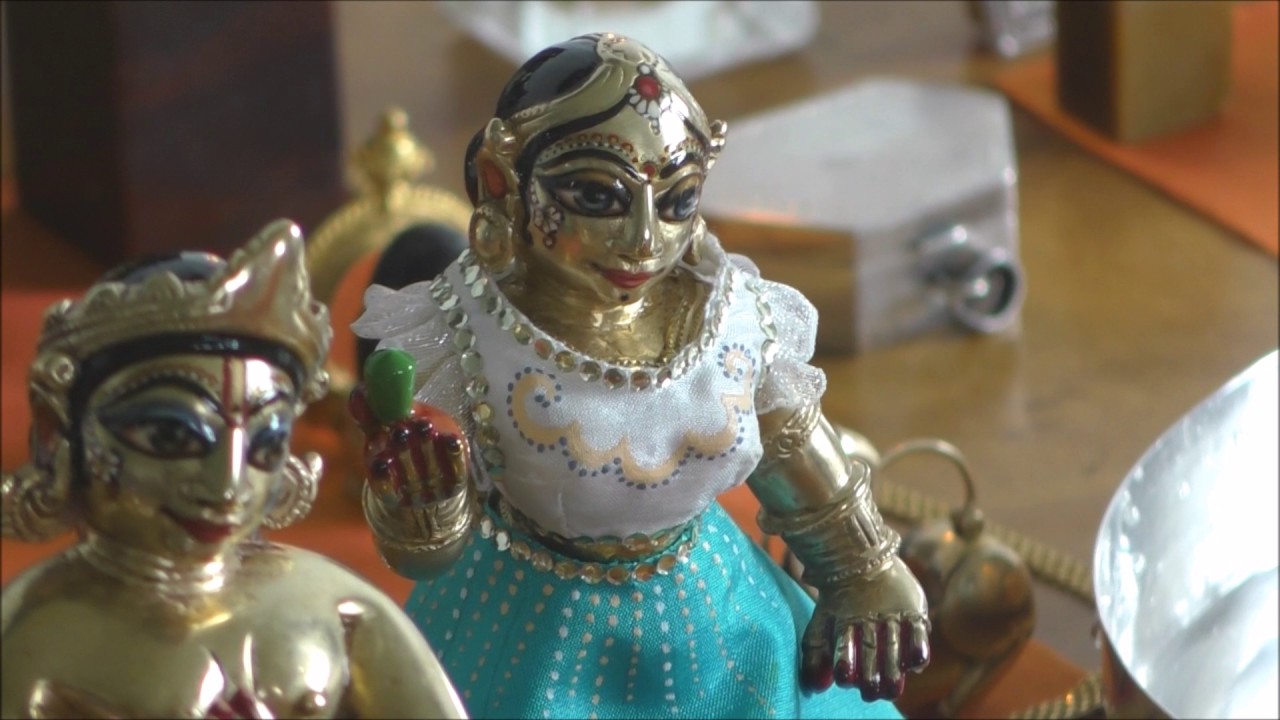 The Beauties of Deity Worship..... a very rare darshan.