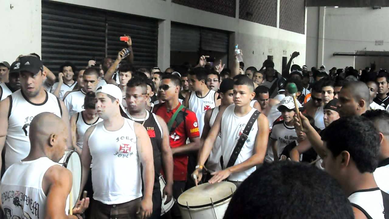Aquecimento da bateria FJV em São Januário