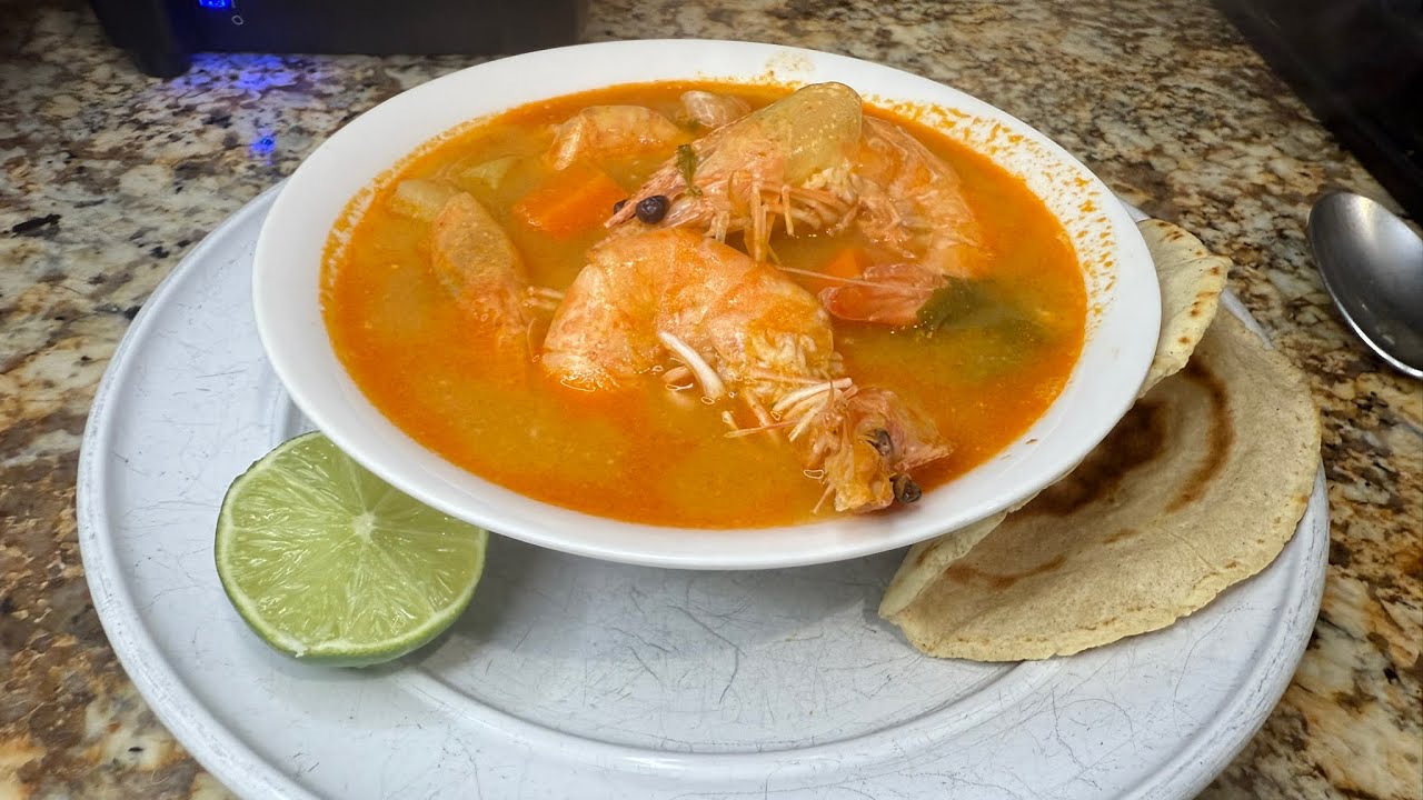 Delicioso caldo de camarón 