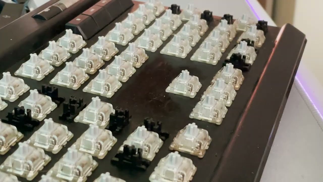 From Trash to Treasure - I bought a 300$ Corsair K95 for 5$! How bad can it be?