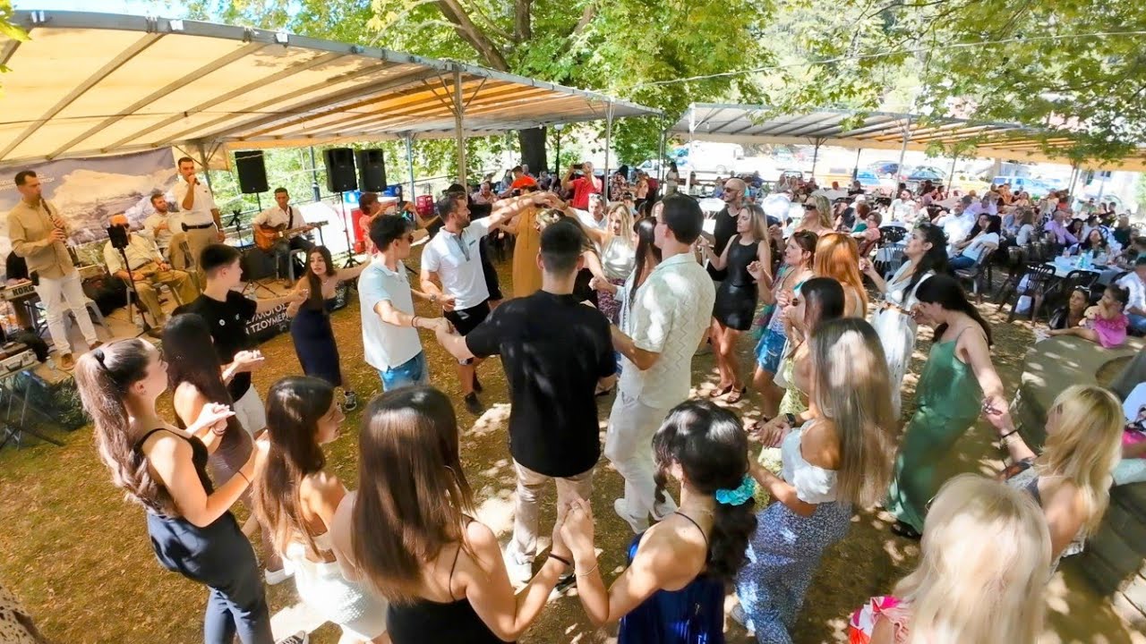 Γιατί στην Μικροσπηλιά Άρτας ξέρουν να γλεντάνε και να περνάνε καλά από όλες τις απόψεις ΤΖΟΥΜΈΡΚΑ.