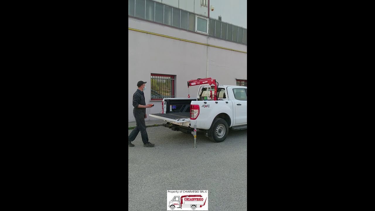 Chiarvesio: installazione di una gru Maxilift ML 50 e verricello su pickup