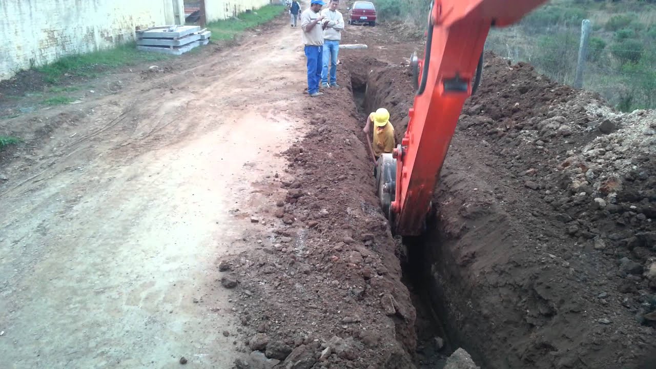 Escavadeira doosan 140 (capixaba)