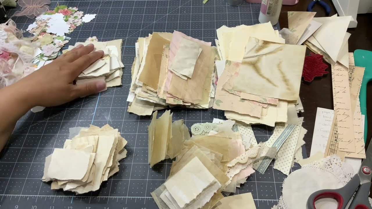 Part 1 - Craft with me/Tutorial : Create a stash of booklets out of scrap pieces of papers.