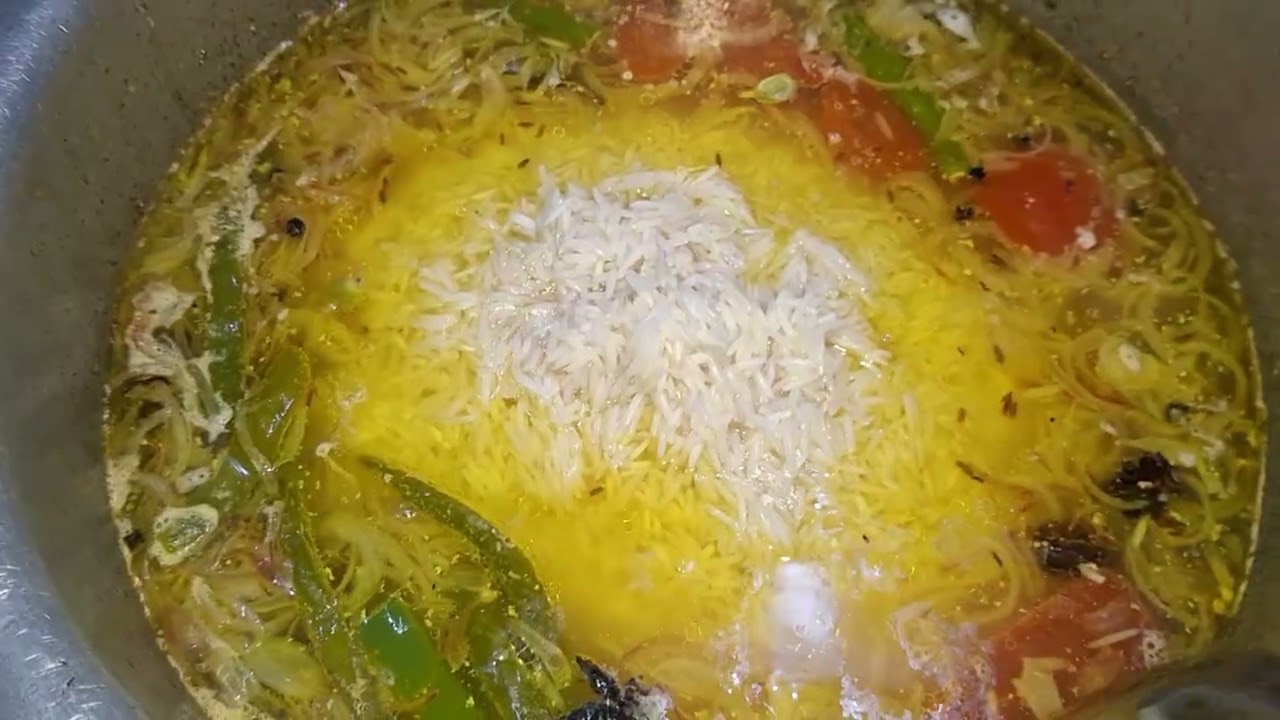 Chicken yakhni Pulao in hyderabadi style #cookwithunnisa1 😋 