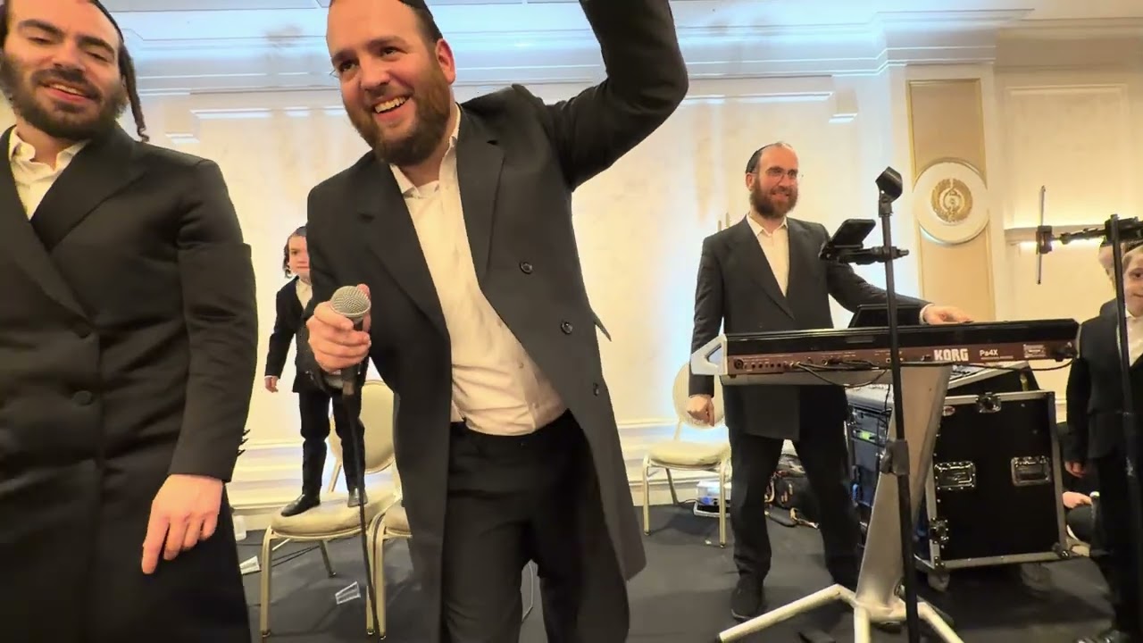 Yanky Brinkman on the keys & Chaim Brawn @ Aron Moshe Stuhi fire 🔥 