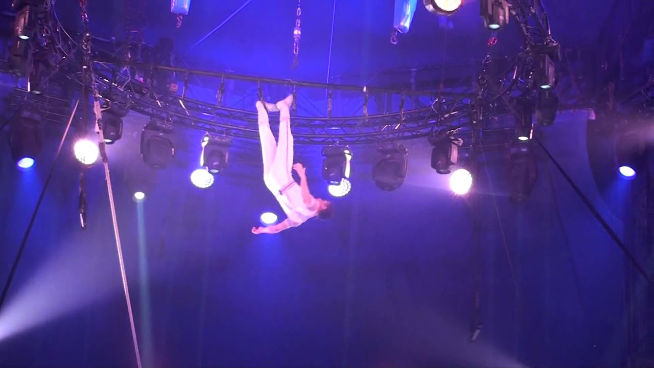 Alex Michael trapeze