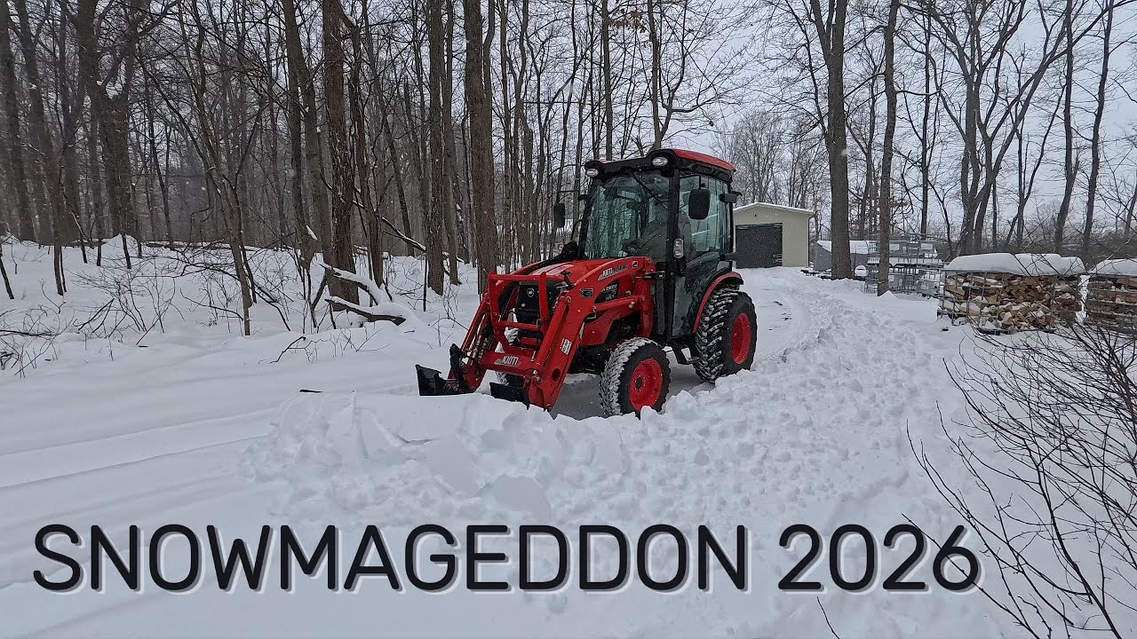 Снежный апокалипсис 2026 — уборка снега с помощью Kioti