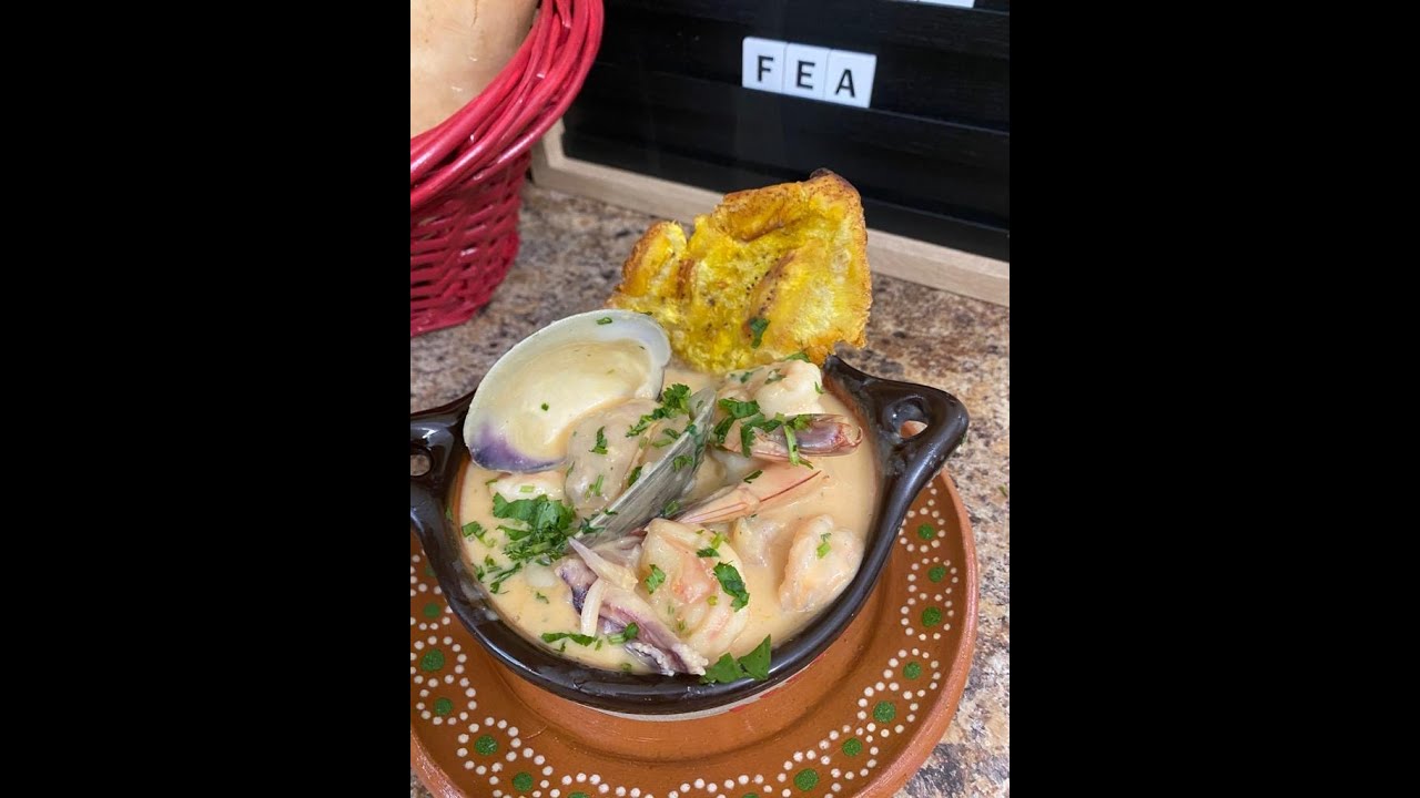 Cazuela De Mariscos Al Estilo De La Fea