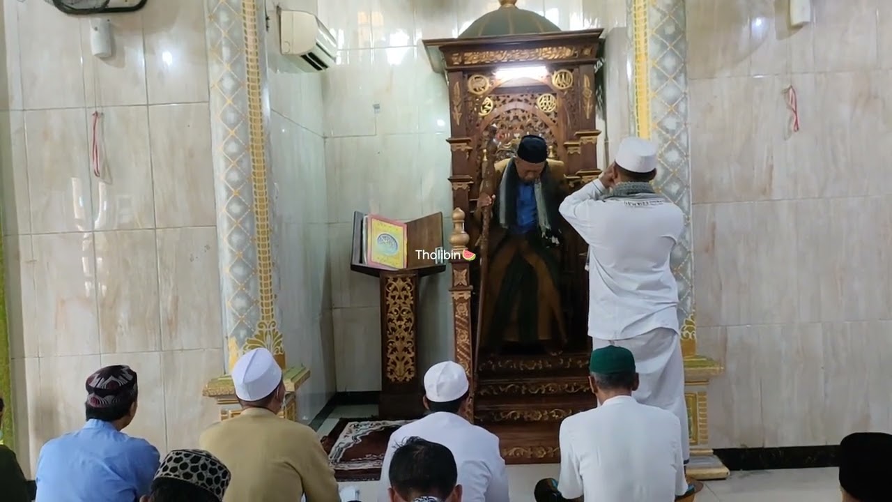 Bilal Jumat masjid I'anatut Tholibin Surabaya 26 Januari 2024