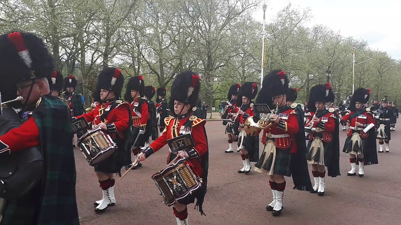 Band of the royal regiment of scotland & 5 scots on the mall