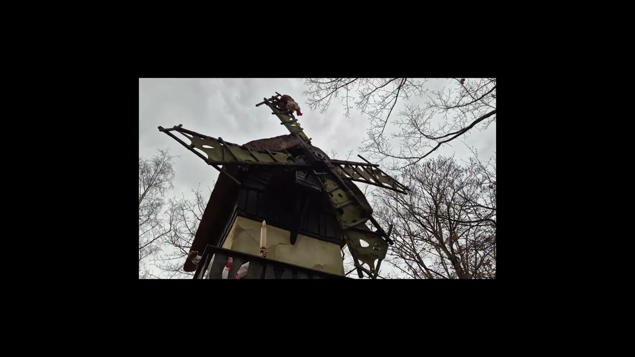 Efteling - Tour at Altitude & people of Laaf