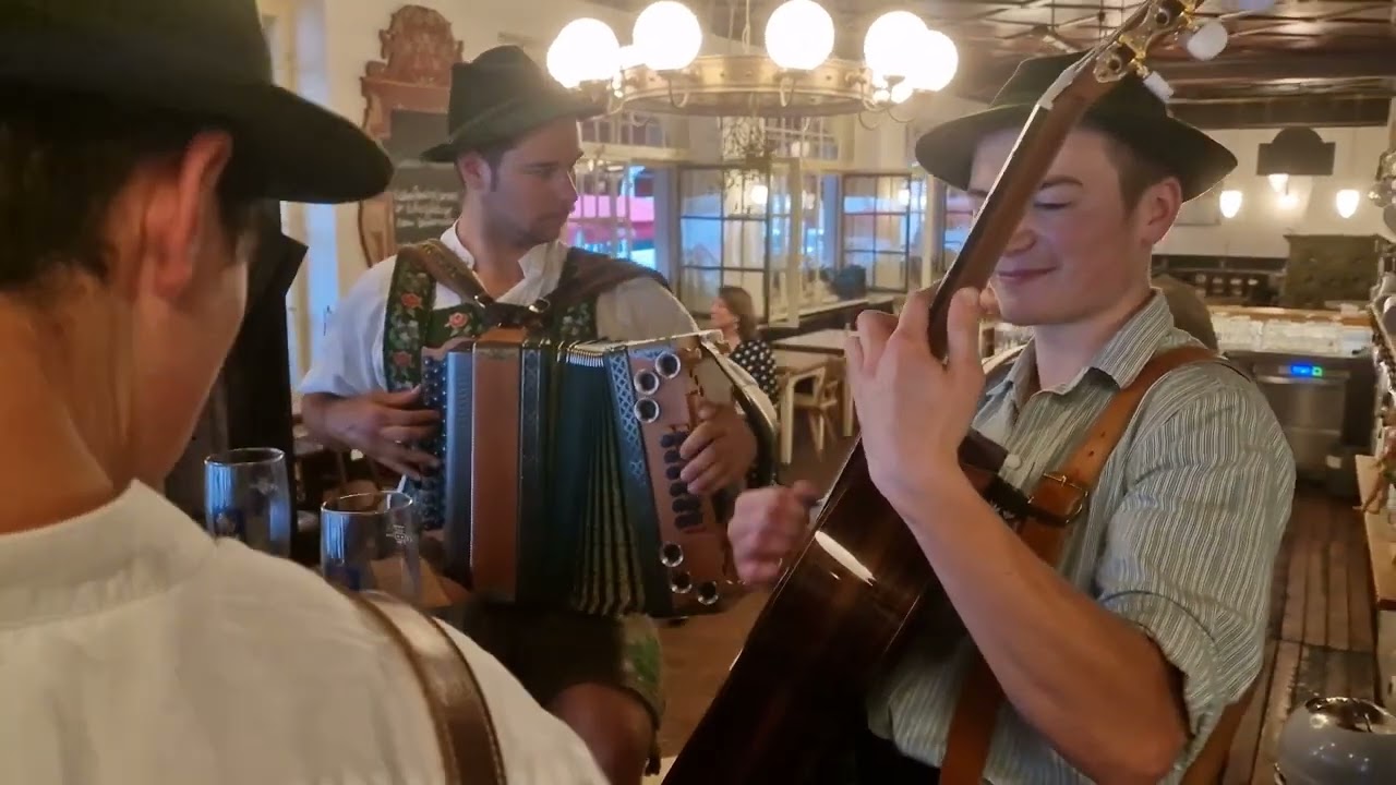 D'Oimhittn Musi trio An Korbi Da Sei Polka