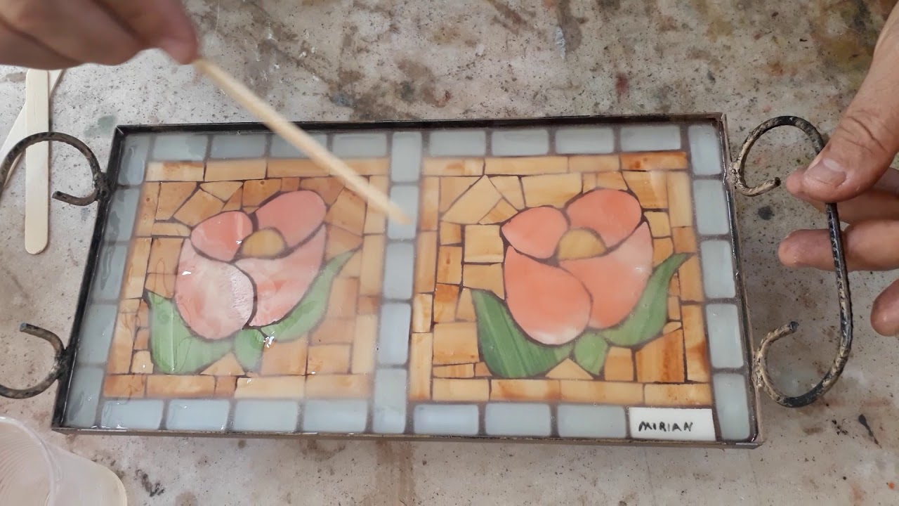 Mosaico: como aplicar vidro líquido em seu trabalho de mosaico.
