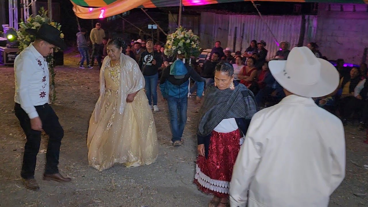 Imponentes de San Juan/Boda de Oro de don Angel y doña Bonifacia en Independencia San Juan Mixtepec
