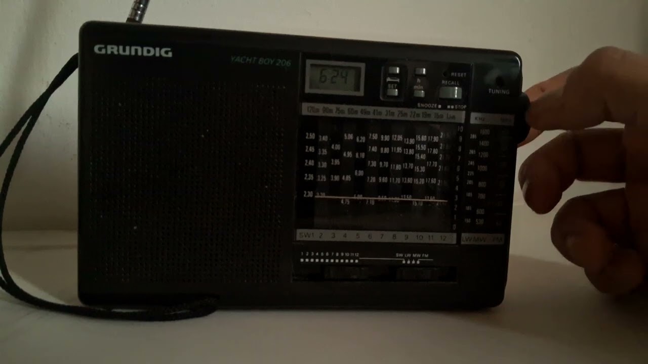 grundig yacht boy 206 radio reloj multibanda