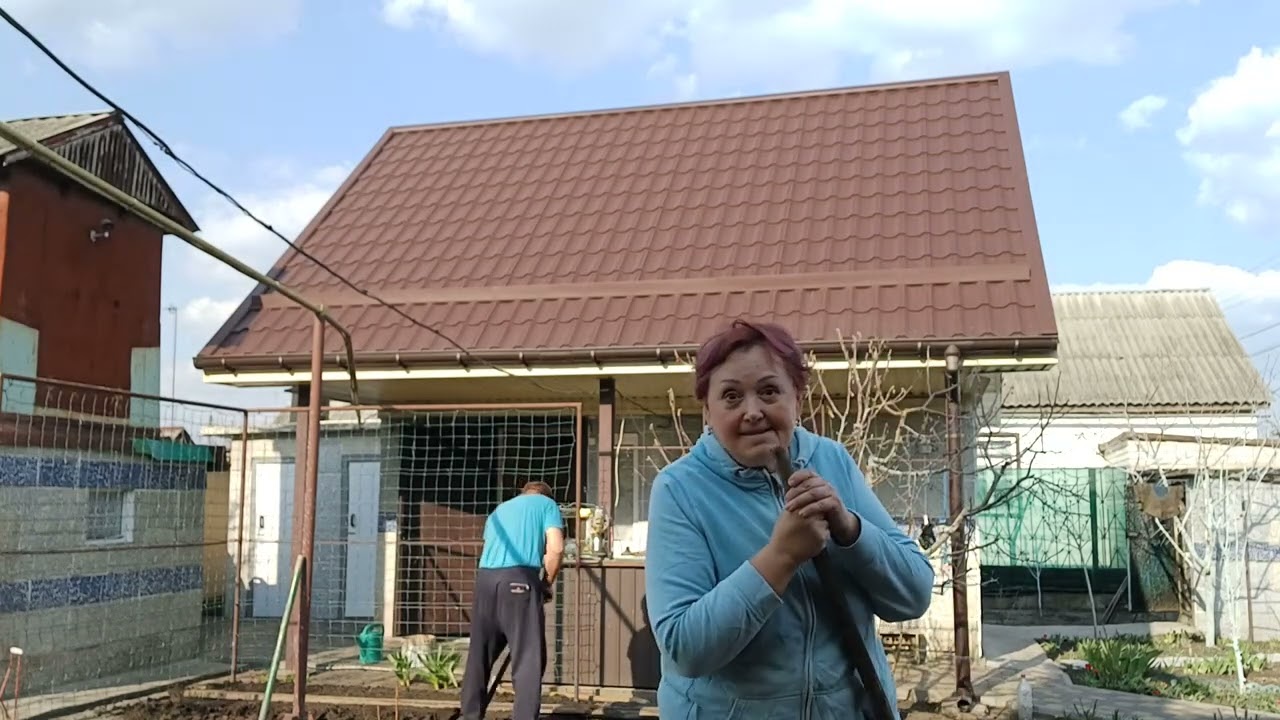 І ТАНЦЮЄМ І СПІВАЄМ І НАСІННЯ ВИСІВАЄМ....