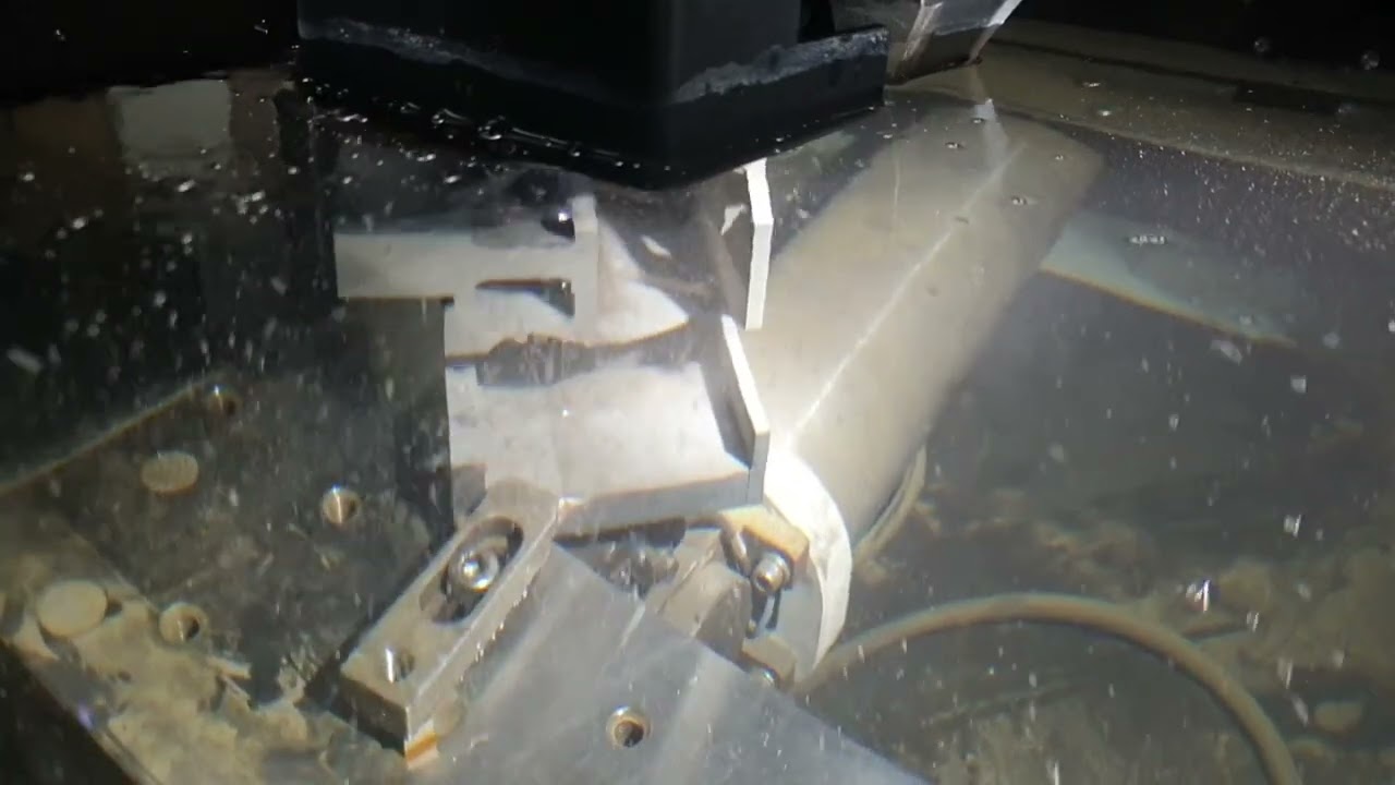 Wycinanie Aluminium na wycinarce elektroerozyinej drutowej w firmie Altron Nowy Targ
