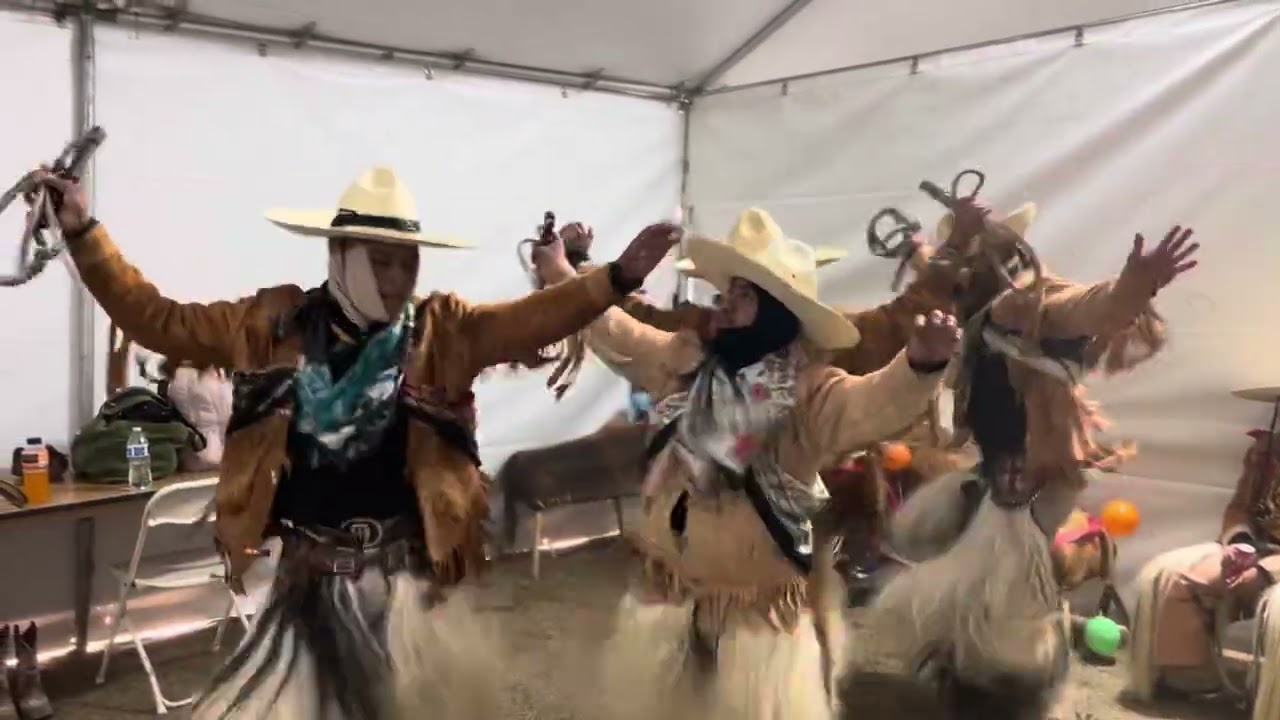 Danza De Los Rubios De San Miguel Tlacotepec En Valley Center, Bailando El Gallito 