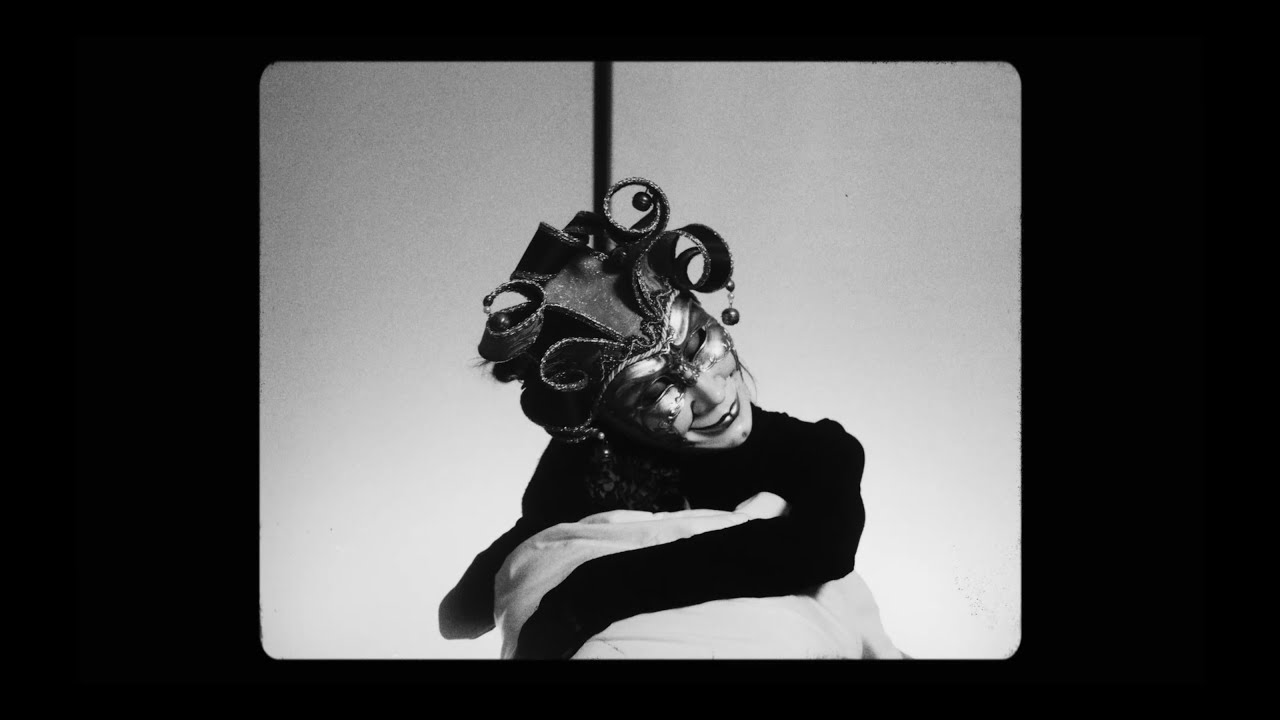 Agnes Manners - Brilliant Blue (Official Video)