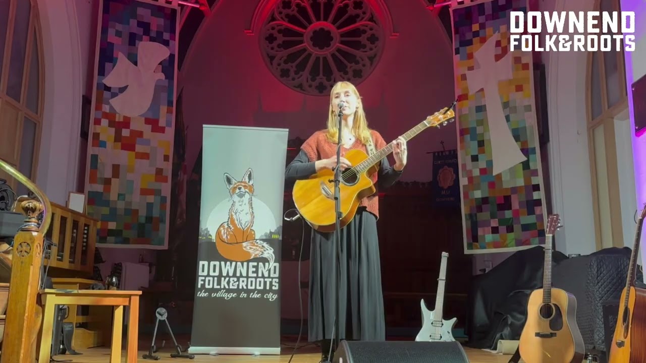 Hannah Wood - The Ash Tree (live at Downend Folk & Roots)