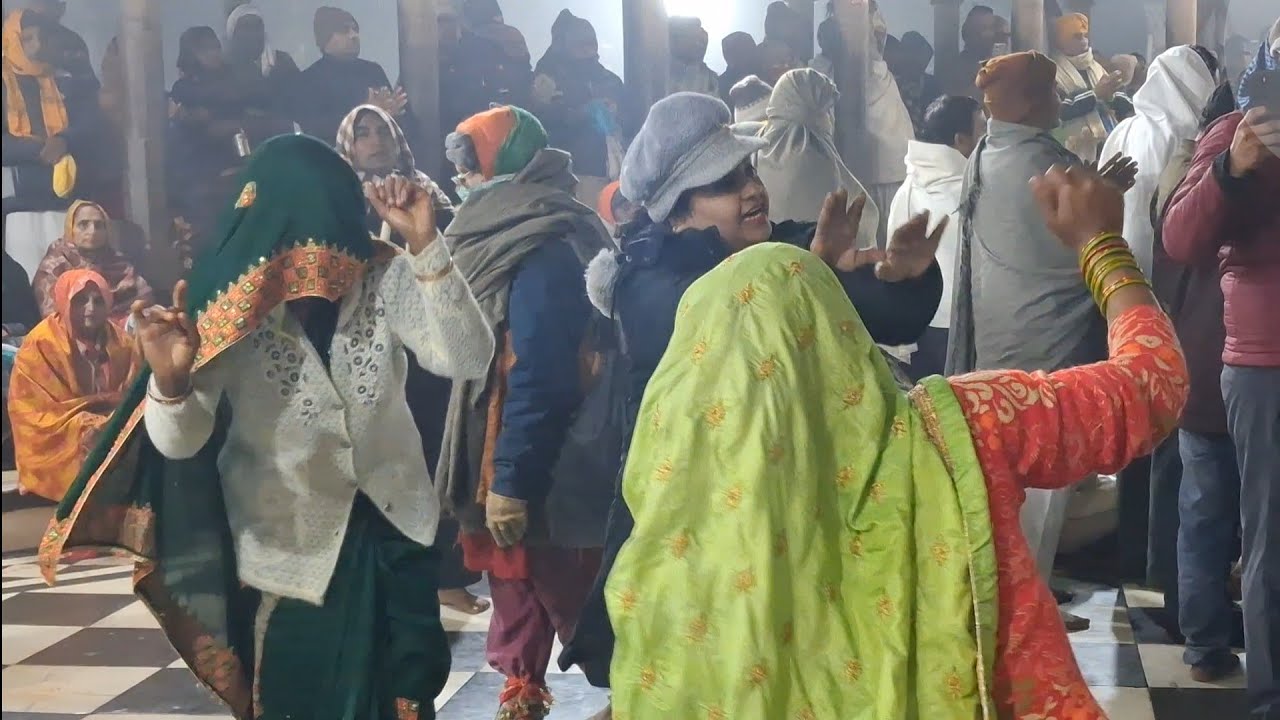 राधा नाम की धुन से गूंज उठा राधारानी मंदिर 