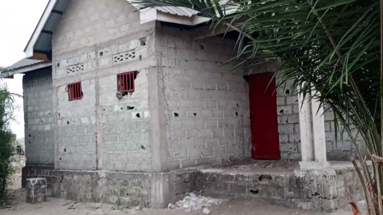 6/8/2023 UNE BELLE PARCELLE DE 25/20m AVEC UNE MAISON 15000$ À DISCUTER À MBENZALE+243901913341