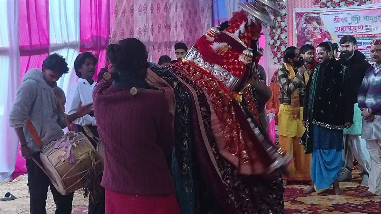 घर के काम के साथ साथ देवी देवताओं की आशना भी करनी चाहिए।            