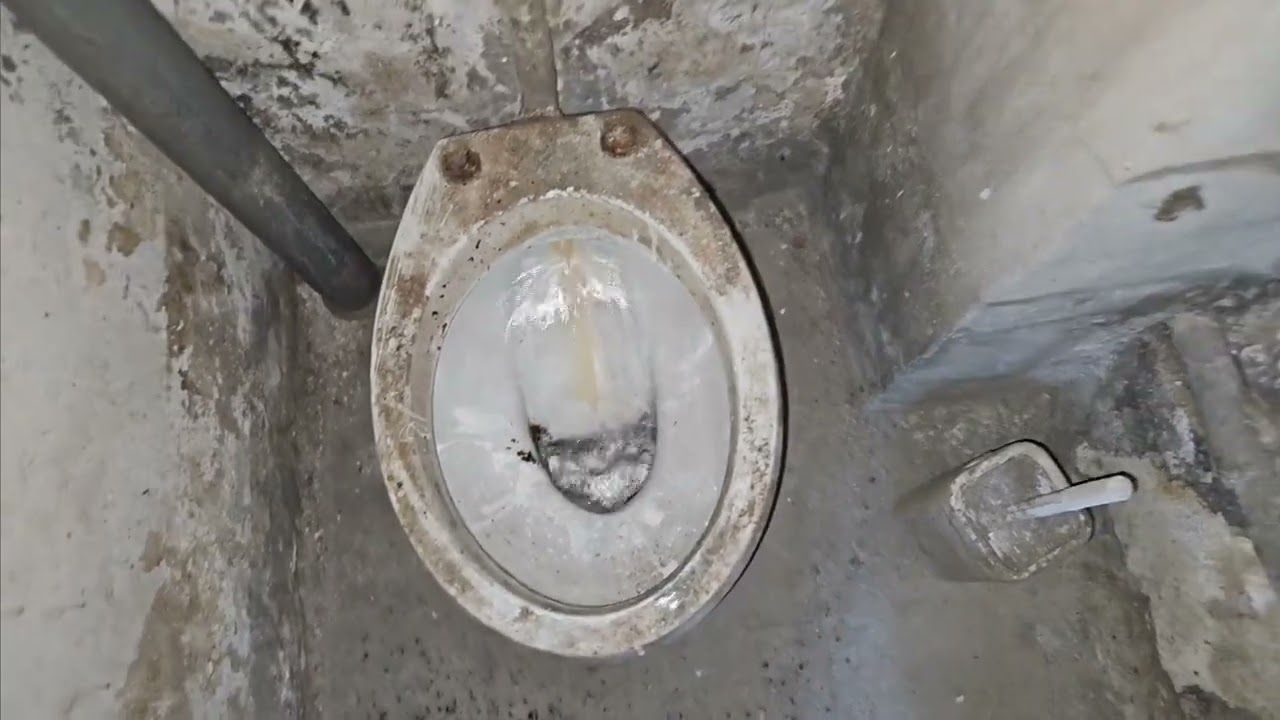 1980's Ideal Standard toilet on a High Level 1930's Cistern