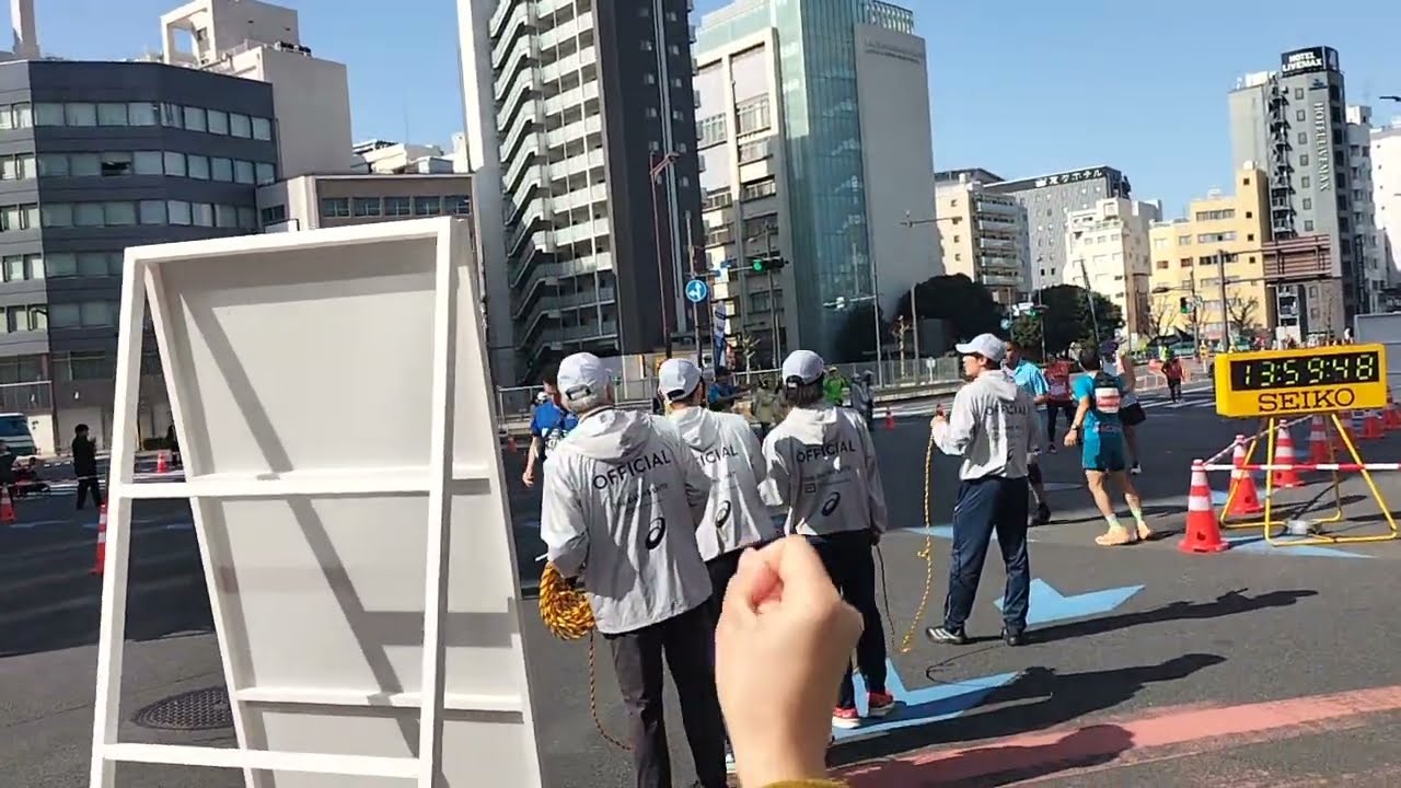 東京マラソン2026　29.2km　関門閉鎖の瞬間