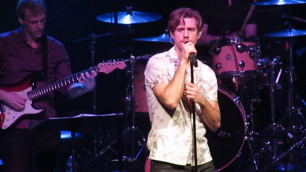 Pop Medley - Aaron Tveit (Paramount, Huntington NY) 2/25/17