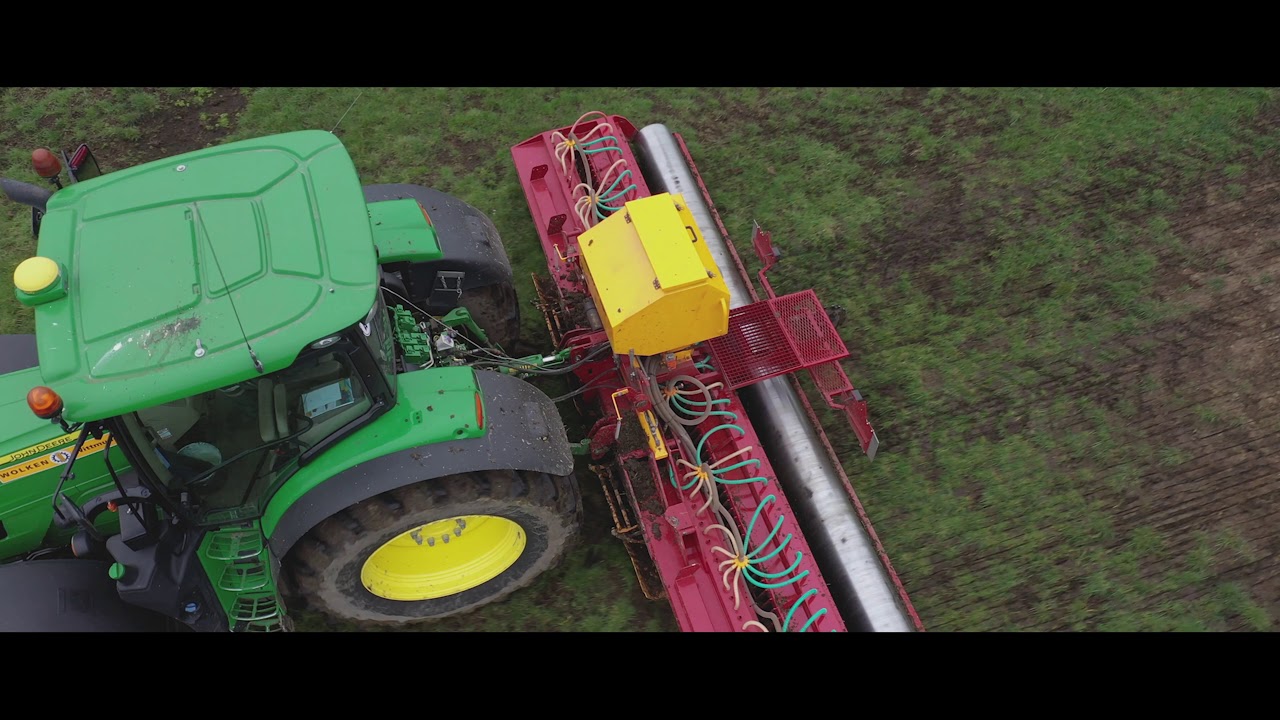 Lohnbetrieb Wolken - Umbruchlose Grünlanderneuerung / Vredo Schlitzgerät