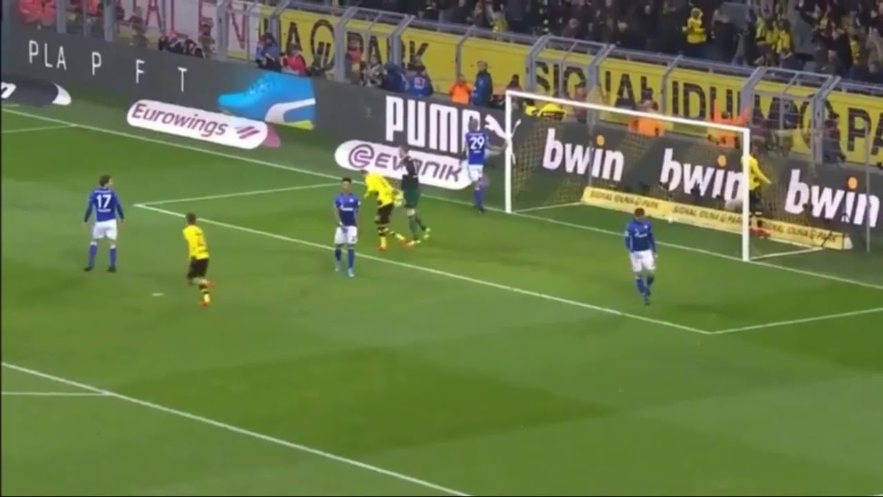 Borussia Dortmund v Schalke 04| Rapha&euml;l Guerreiro goal| what a volley | 4-0 |