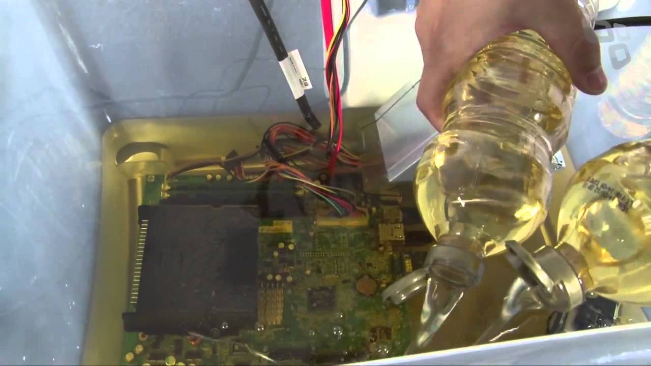 Resfriamento l&iacute;quido de um PC usando &Oacute;leo