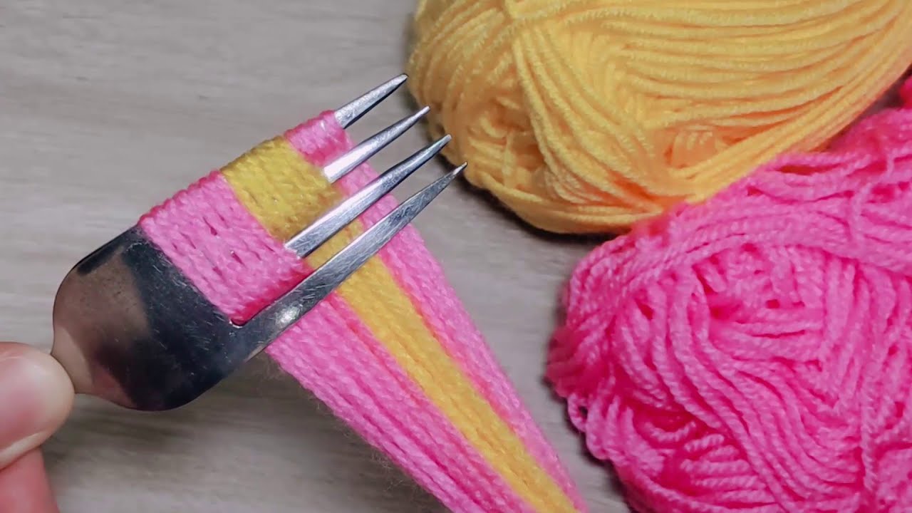 Make a wonderful yarn flower with just a fork-no crochet hook needed/easy and creative!