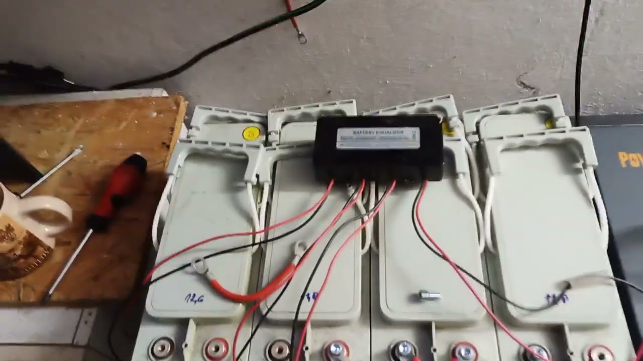 48V baterie z 12V akumul&aacute;torů: Jak spr&aacute;vně zapojit BMS a rozjet 4kW stř&iacute;dač