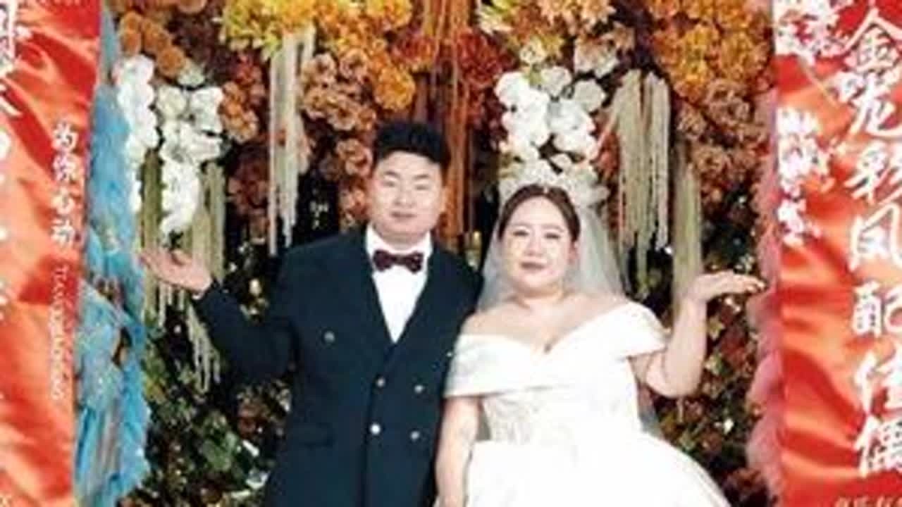 姐妹们，婚礼预告来啦，我和文龙一定会带着大家的祝福一起走下去的！@文龙（美丽小跟班） #婚礼预告 #结婚那天 #新婚快乐 #美丽文龙