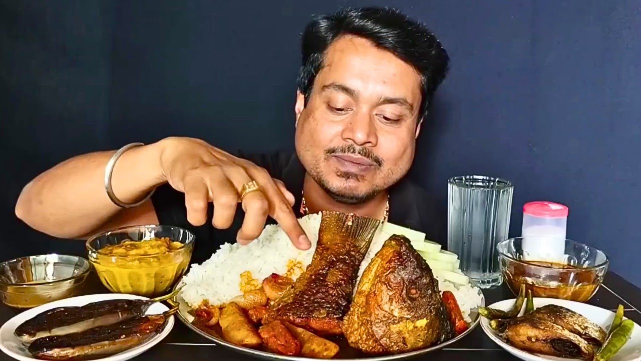 Alu Diye Rui Macher Jhol🐟, Khoera Ilish Mach Bhaja🐟, Alu Dal🤤, Khoera Ilish Macher Tel🐟, Begun Bhaja