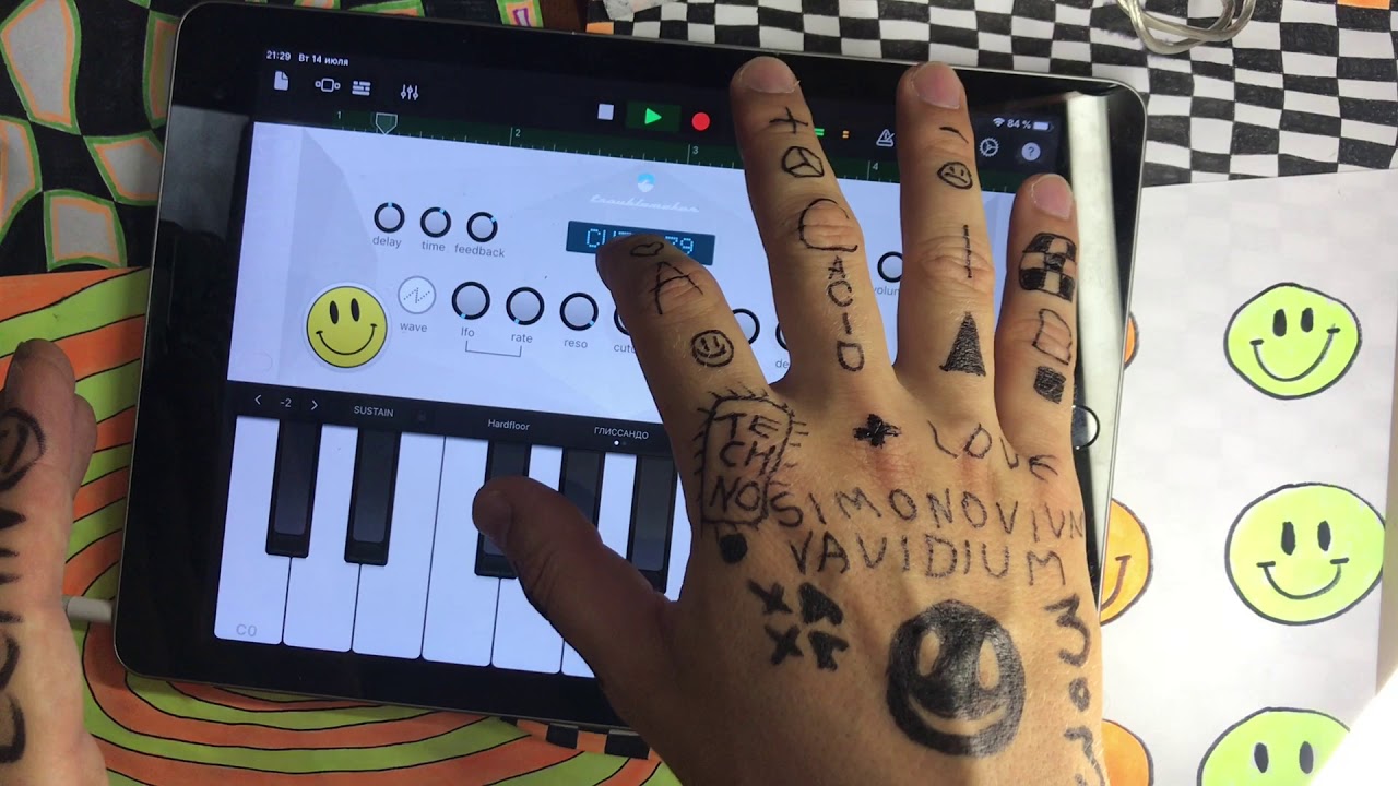 SIMONOVIUM - LIVE ACID TECHNO performance (GarageBand)