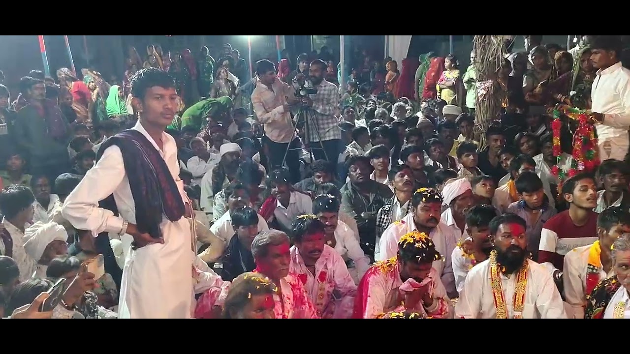 બર્બટાણાવાઘેલાપરિવાર.સિધુઈમાંમેલડીમાંદાદાનાશીંગા દાદાવરવાઆપજોઈરહયાછોબર્બટાણાથીમાતાજીનોનવરંગમાંડવોલ