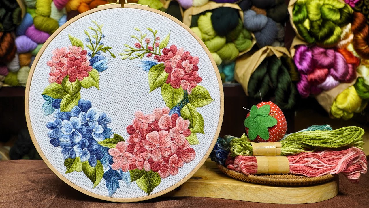 [Free Pattern] Hand Embroidery Art Design - Hydrangea Wreath Embroidery Pattern