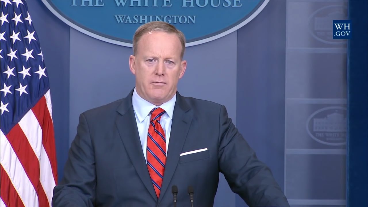 Dimite Sean Spicer, el portavoz de la Casa Blanca