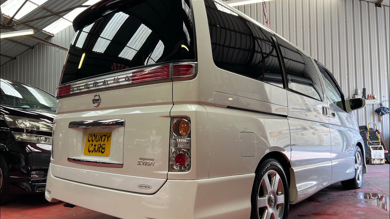 2006 Nissan Elgrand Highway-Star Four Wheel Drive Autech Edition Electric Curtains 54,000 miles